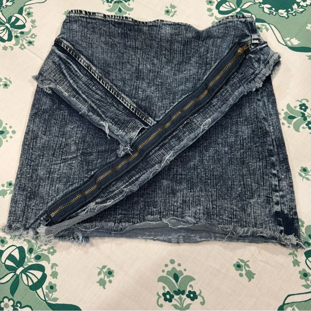 POL Denim Mini Skirt with Zipper Detail and Raw Edge Hems, EUC, Size M